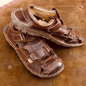 Men’s size 14 NWOT Born sandals.